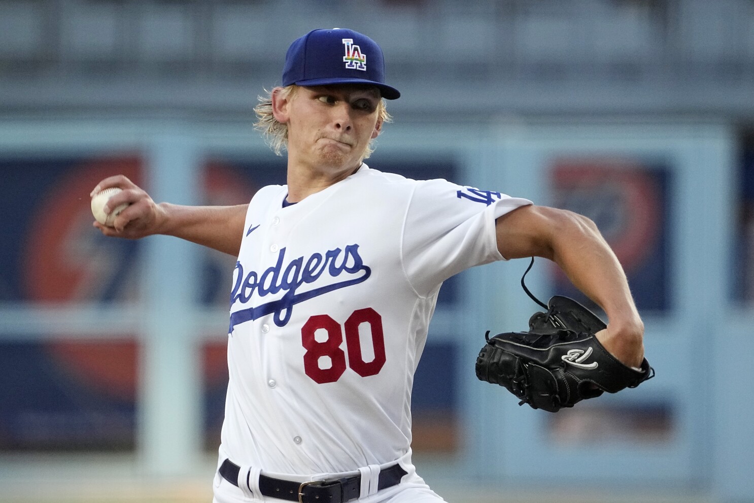 Dodgers' no-hit bid broken up in 7th against Giants | AP News